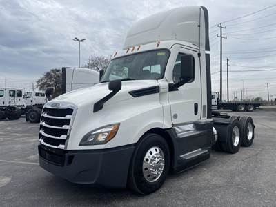 Freightliner Cascadia 126 Day Cab Truck - Detroit 450HP