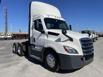 Freightliner CASCADIA 126 Day Cab Truck - Detroit 450HP