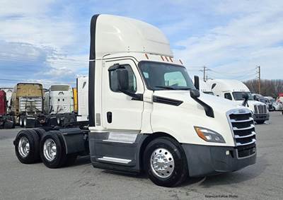Freightliner CASCADIA 126 Day Cab Truck - Detroit 450HP
