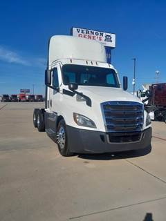 Freightliner CASCADIA 126 Day Cab Truck - Detroit 450HP