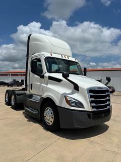 Freightliner CASCADIA 126 Day Cab Truck - Detroit 450HP