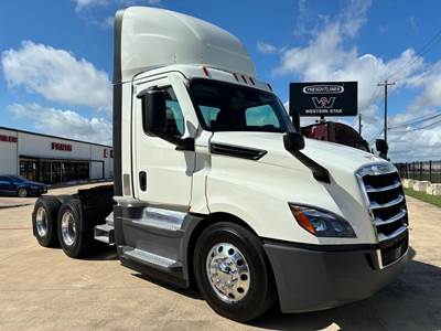 Freightliner CASCADIA 126 Day Cab Truck - Detroit 450HP