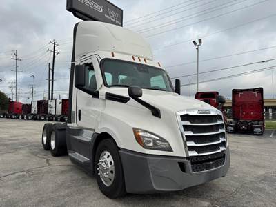 Freightliner CASCADIA 126 Day Cab Truck - Detroit 450HP