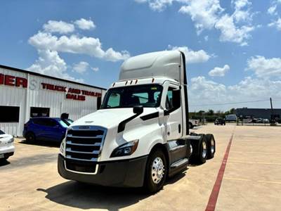 Freightliner CASCADIA 126 Day Cab Truck - Detroit 450HP