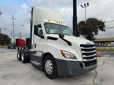 Freightliner CASCADIA 126 Day Cab Truck - Detroit 450HP