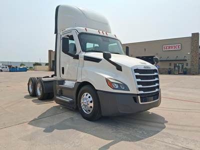 Freightliner CASCADIA 126 Day Cab Truck - Detroit 450HP