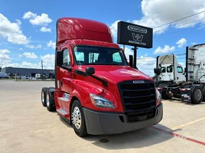 Freightliner CASCADIA 126 Day Cab Truck - Detroit 455HP