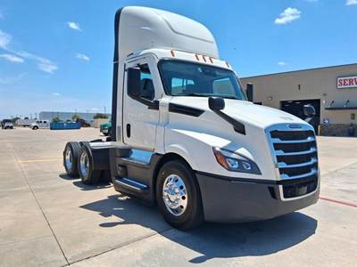 Freightliner CASCADIA 126 Day Cab Truck - Detroit 400HP
