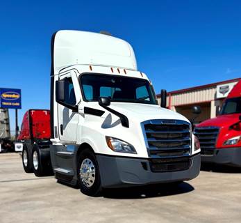 Freightliner Cascadia 126 Day Cab Truck - Detroit 455HP