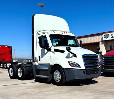 Freightliner Cascadia 126 Day Cab Truck - Detroit 450HP