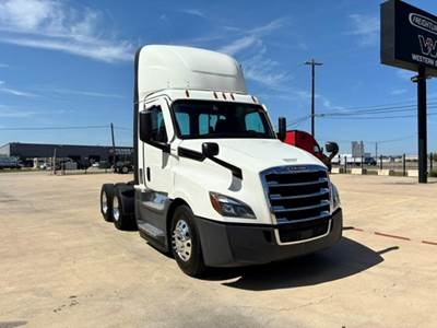 Freightliner CASCADIA 126 Day Cab Truck - Detroit 450HP