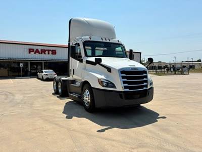 Freightliner CASCADIA 126 Day Cab Truck - Detroit 450HP