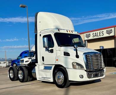 Freightliner Cascadia Day Cab Truck - Detroit 435HP
