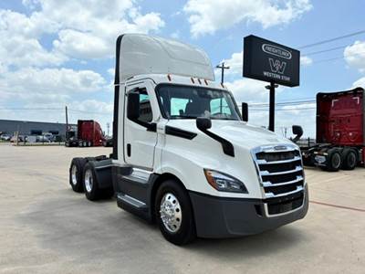 Freightliner PT126DC Day Cab Truck - Detroit 450HP