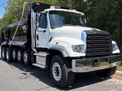 Freightliner 114SD Dump Truck - Detroit 470HP