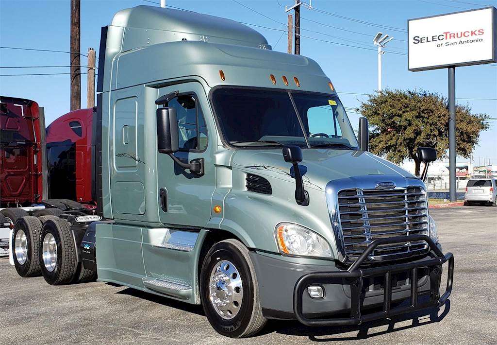 2017 Freightliner Cascadia 113 Sleeper Semi Truck Detroit DD13, 450HP