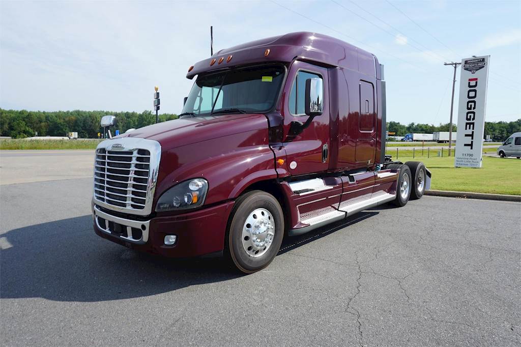 2016 Freightliner Cascadia 125 Sleeper Semi Truck 72" Mid Roof