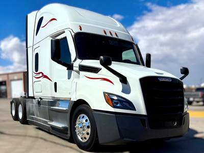 Freightliner Cascadia 126 Sleeper Semi Truck - Detroit 455HP