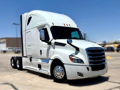 Freightliner Cascadia 126 Sleeper Semi Truck - Detroit 400HP