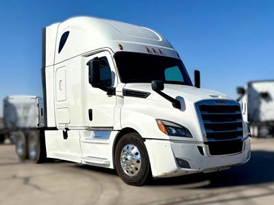 Freightliner Cascadia 126 Sleeper Semi Truck - Detroit 400HP