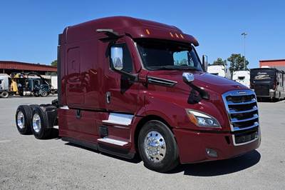 Freightliner Cascadia 126 Sleeper Semi Truck - Detroit 400HP