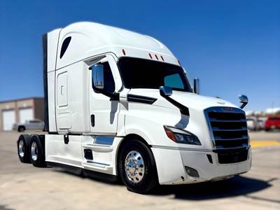 Freightliner Cascadia 126 Sleeper Semi Truck - Detroit 400HP