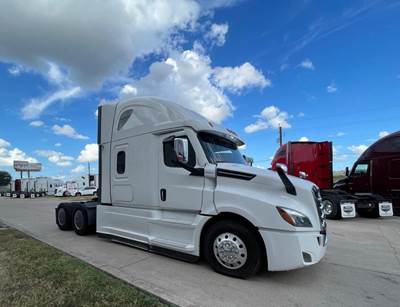Freightliner Cascadia 126 Sleeper Semi Truck - Detroit 505HP