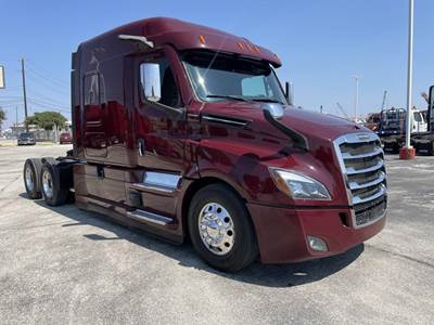 Freightliner Cascadia 126 Sleeper Semi Truck - Detroit 400HP