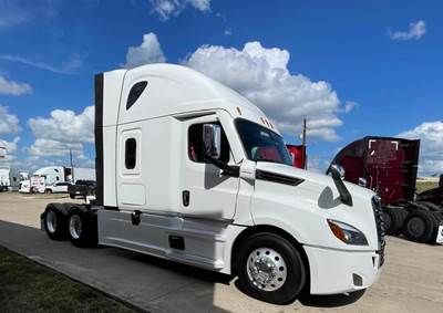 Freightliner Cascadia 126 Sleeper Semi Truck - Detroit 505HP