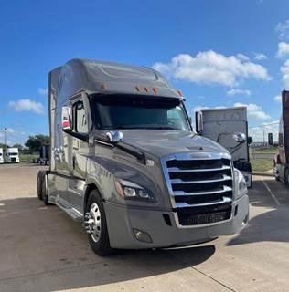 Freightliner Cascadia 126 Sleeper Semi Truck - Detroit 475HP