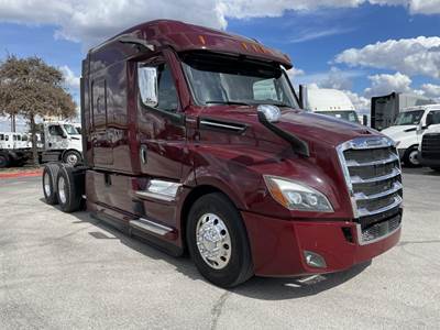 Freightliner Cascadia 126 Sleeper Semi Truck - Detroit 400HP