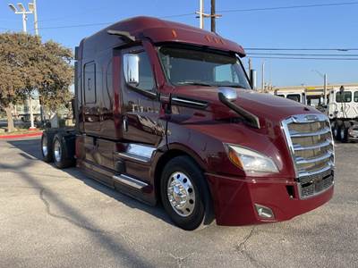 Freightliner Cascadia 126 Sleeper Semi Truck - Detroit 400HP