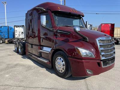 Freightliner Cascadia 126 Sleeper Semi Truck - Detroit 400HP