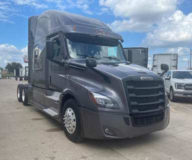 Freightliner Cascadia 126 Sleeper Semi Truck - Detroit 505HP
