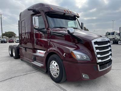 Freightliner Cascadia 126 Sleeper Semi Truck - Detroit 400HP
