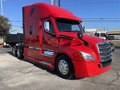 Freightliner Cascadia 126 Sleeper Semi Truck - Detroit 475HP