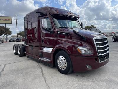 Freightliner Cascadia 126 Sleeper Semi Truck - Detroit 400HP