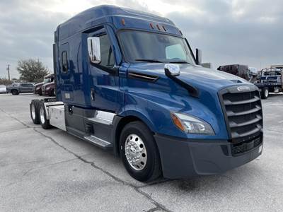 Freightliner CASCADIA 126 Sleeper Semi Truck - Detroit