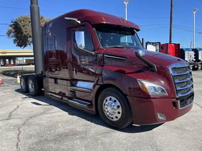 Freightliner Cascadia 126 Sleeper Semi Truck - Detroit 400HP