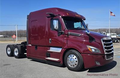 Freightliner CASCADIA 126 Sleeper Semi Truck - Detroit 400HP