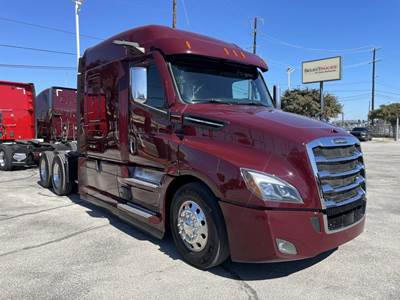Freightliner CASCADIA 126 Sleeper Semi Truck - Detroit 400HP