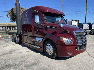 Freightliner CASCADIA 126 Sleeper Semi Truck - Detroit 400HP
