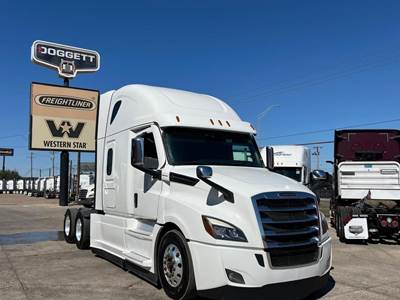 Freightliner Cascadia 126 Sleeper Semi Truck - Detroit 505HP