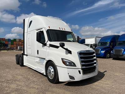 Freightliner Cascadia 126 Sleeper Semi Truck - Detroit 505HP