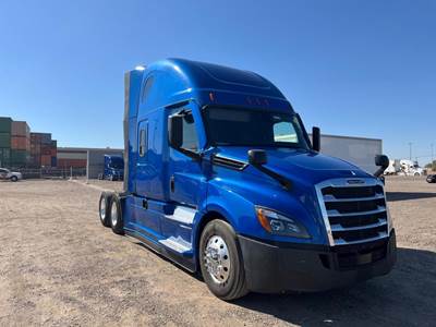 Freightliner Cascadia 126 Sleeper Semi Truck - Detroit 400HP