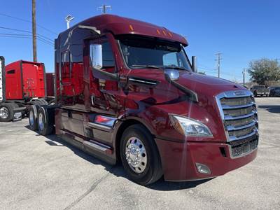 Freightliner CASCADIA 126 Sleeper Semi Truck - Detroit 400HP