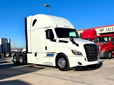 Freightliner CASCADIA 126 Sleeper Semi Truck - Detroit 400HP