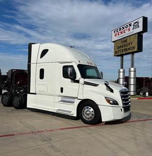 Freightliner CASCADIA 126 Sleeper Semi Truck - Detroit 455HP