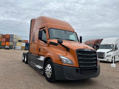 Freightliner CASCADIA 126 Sleeper Semi Truck - Detroit 455HP