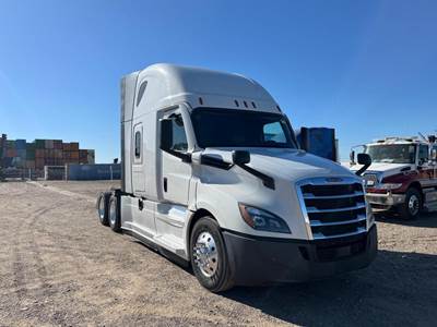 Freightliner Cascadia 126 Sleeper Semi Truck - Detroit 400HP
